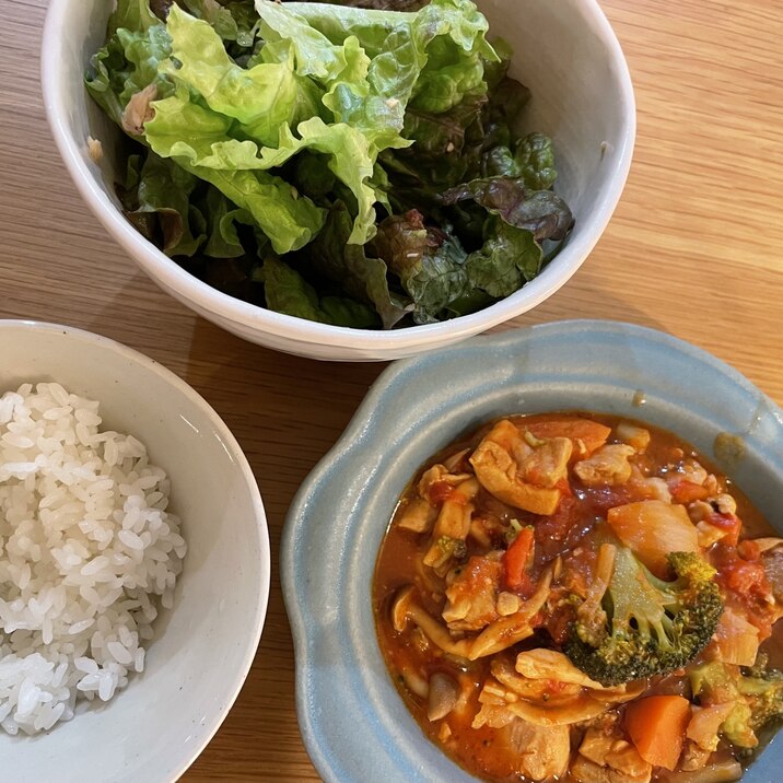 トマト缶で作る簡単チキントマト煮込み